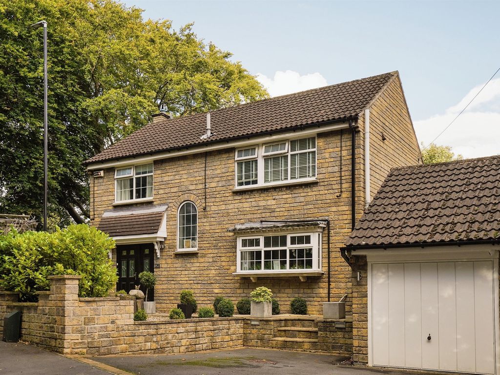 3 bed detached house for sale in The Laurels, Gledhow, Leeds LS8, £