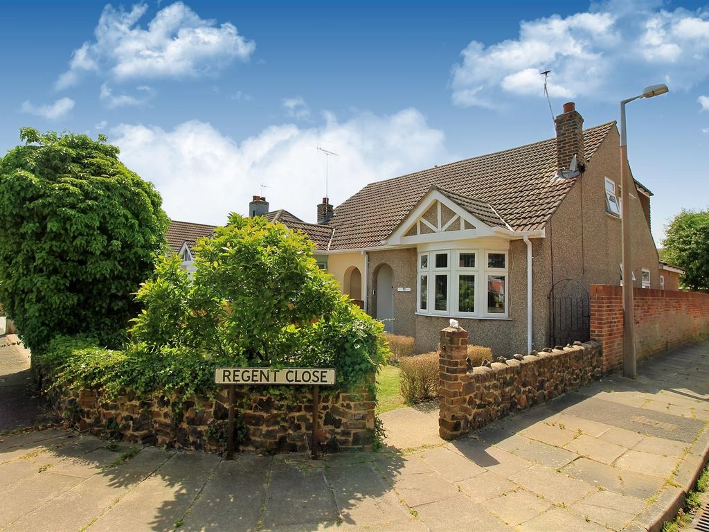 4 bed semidetached house for sale in Victoria Avenue, Grays RM16 Zoopla