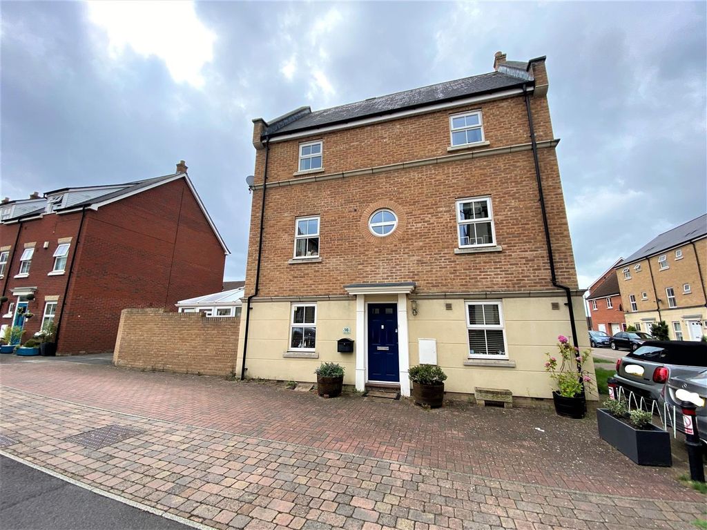 4 bed end terrace house for sale in Smart Close, Blunsdon, Swindon SN25