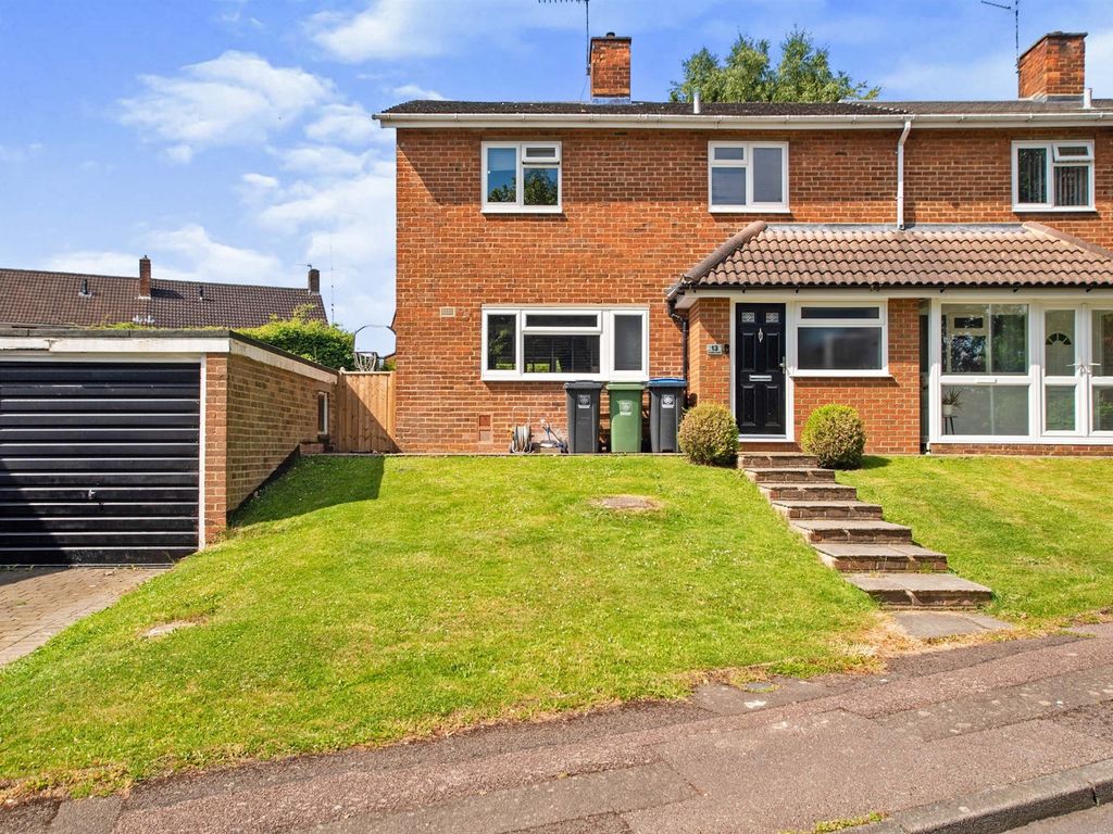 3 bed semidetached house for sale in Crofts Path, Hemel Hempstead HP3