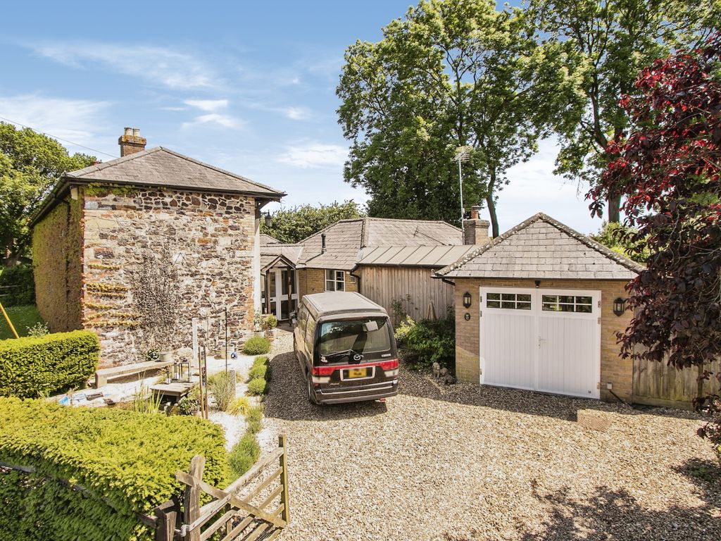 3 bed semidetached house for sale in Holdenhurst Village, Holdenhurst