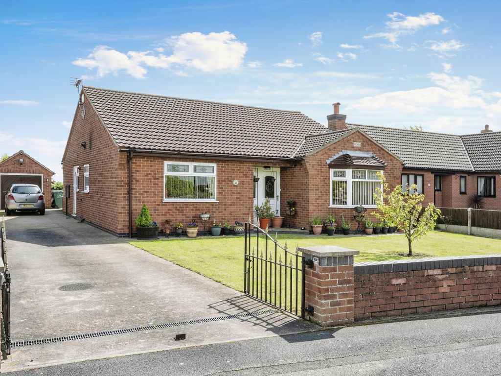 2 bed bungalow for sale in Highfields, Crowle, Scunthorpe, Lincolnshire