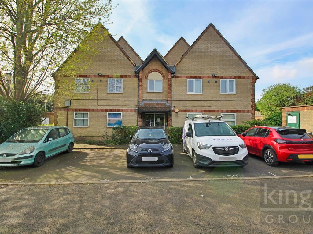 1 bed flat for sale in Parkside, Waltham Cross EN8, £225,000 - Zoopla