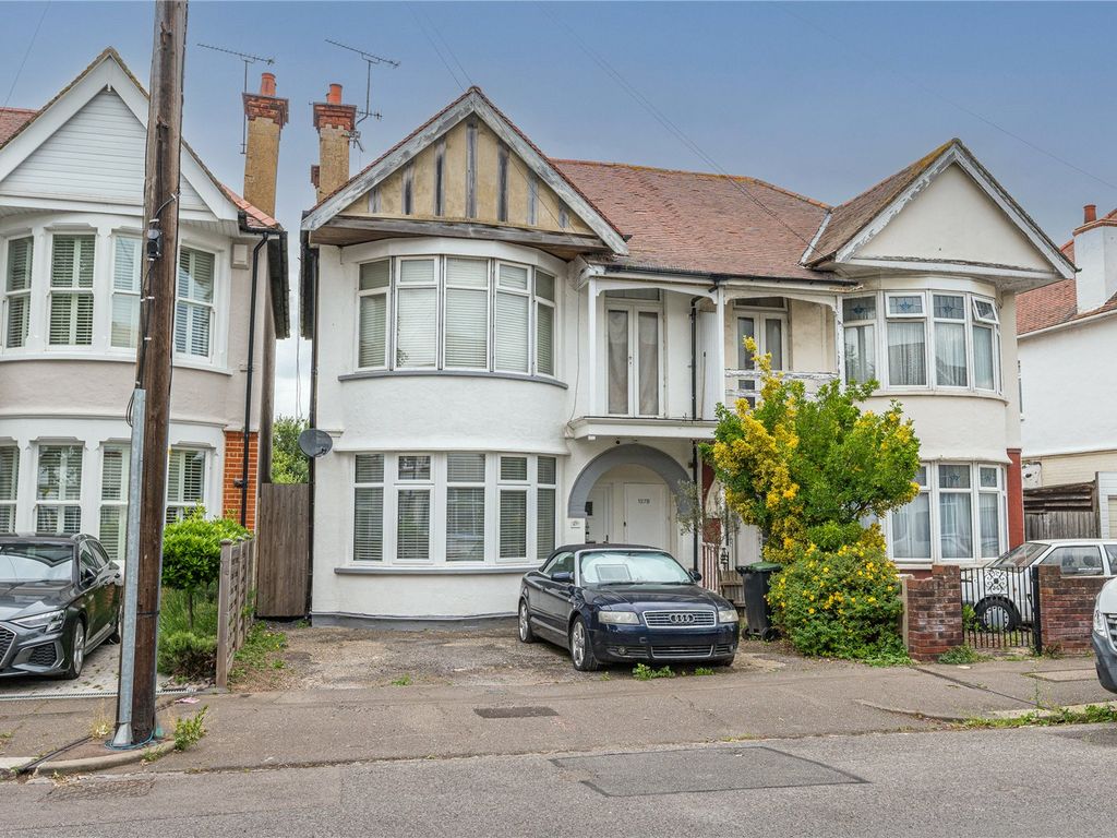 2 bed flat for sale in Shaftesbury Avenue, Thorpe Bay, Essex SS1, £270,000 Zoopla