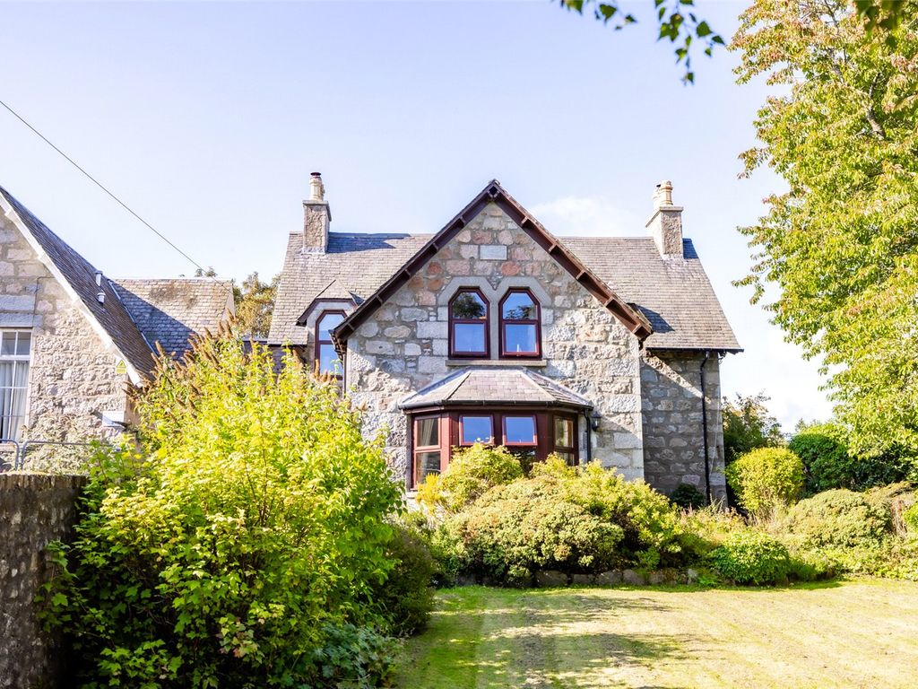 4 bed semidetached house for sale in Old Schoolhouse, Woodlands Of