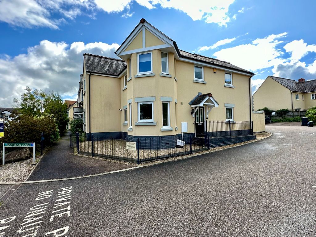 3 bed end terrace house for sale in Dartmoor Court, Bovey Tracey