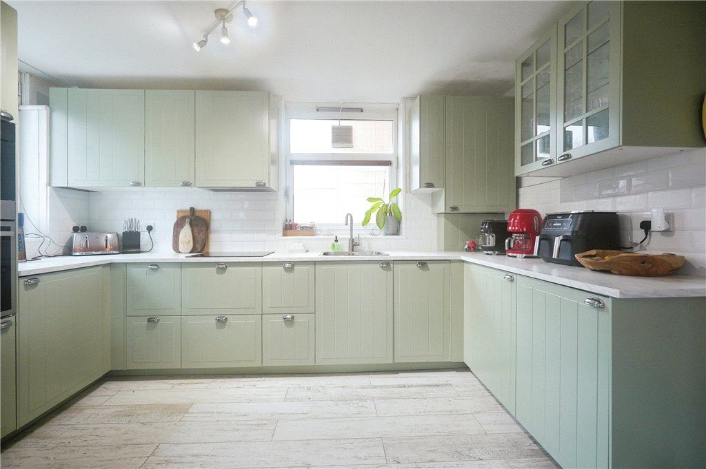 2 bed flat for sale in Weybridge Point, Sheepcote Lane, Battersea