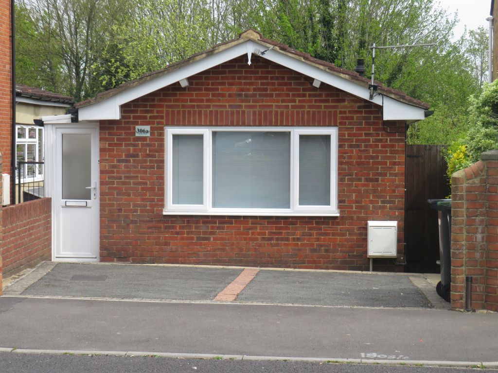2 bed detached bungalow for sale in Devizes Road, Salisbury SP2 Zoopla