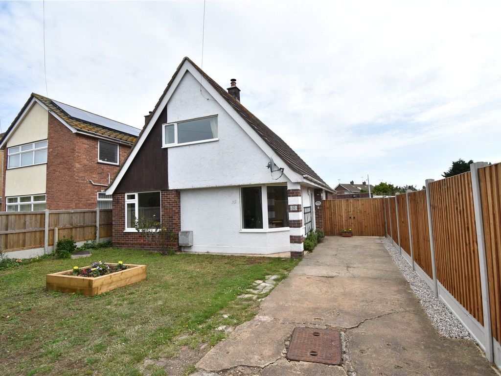 3 bed bungalow for sale in Hall Lane, Dovercourt, Harwich CO12, £