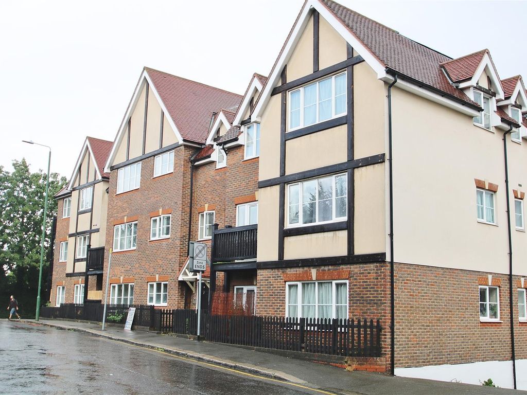 1 bed flat to rent in Woodward House, 104 Carshalton Road, Sutton SM1