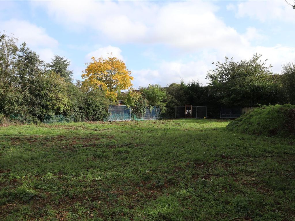 Land for sale in Leighton Road, Toddington, Dunstable LU5, £500,000