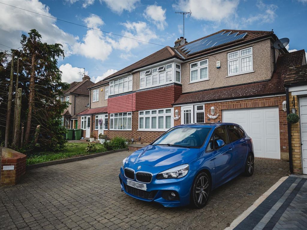 4 bed semidetached house for sale in Beehive Road, Goffs Oak, Waltham