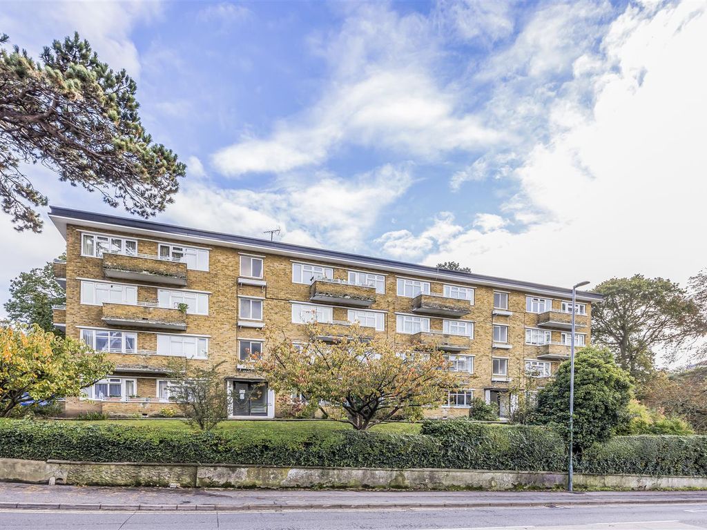 2 bed flat for sale in Spa Road, Bournemouth BH5, £