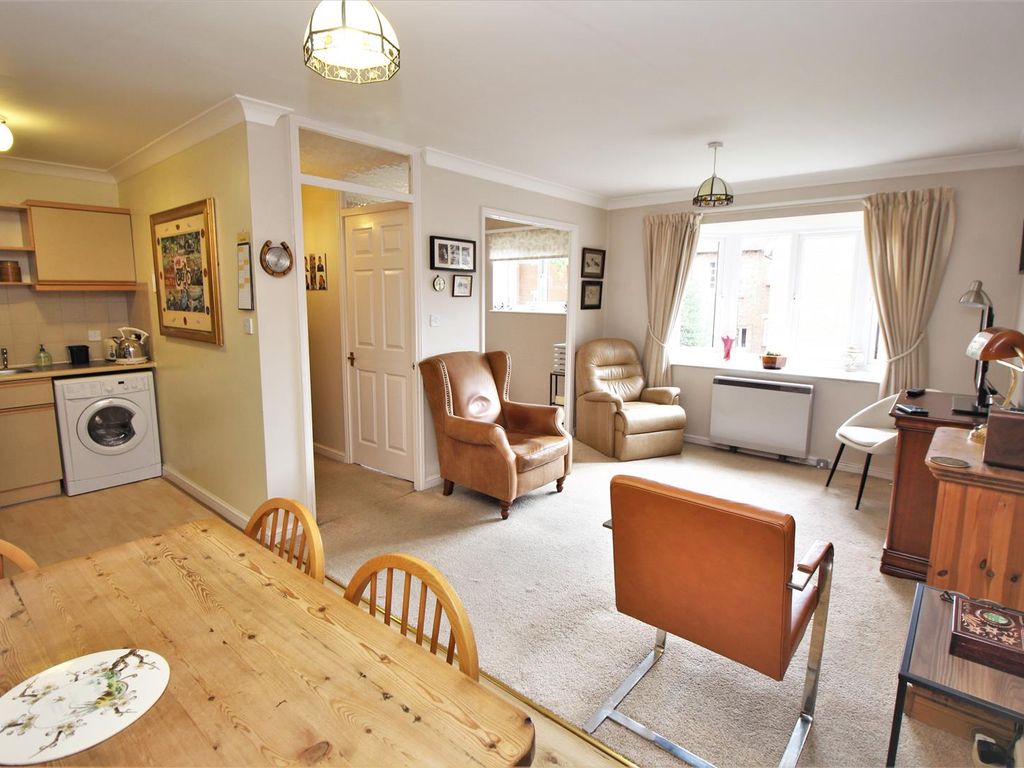 2 bed flat for sale in Talbot Court, Reading RG1 Zoopla