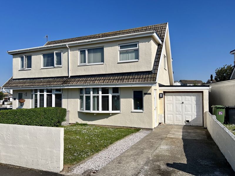 3 bed semidetached house for sale in Stanley Avenue, Valley, Holyhead