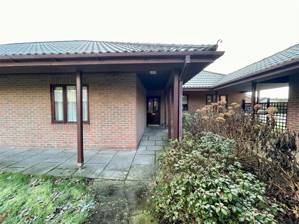 2 bed semidetached bungalow for sale in Twmpath Lane, Gobowen