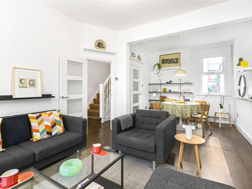 3 bed detached house to rent in Denbigh Road, Newham E6, £2,400 pcm