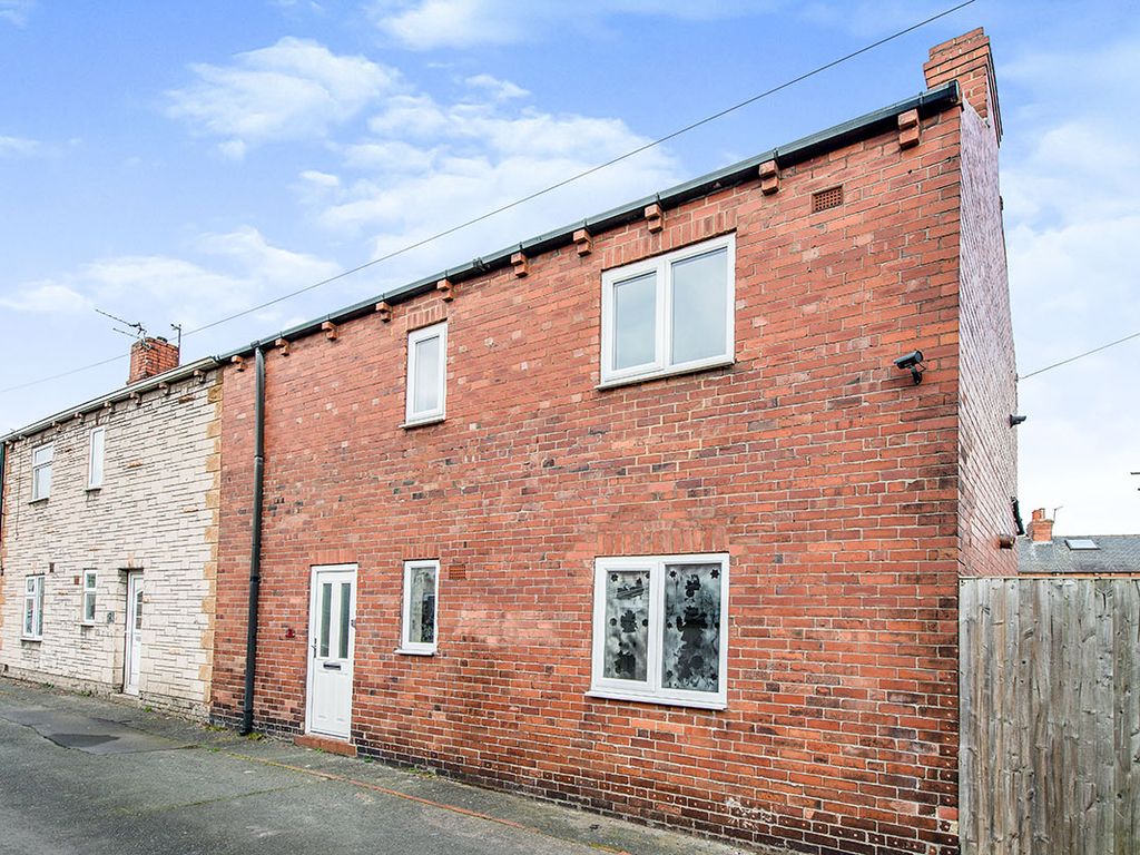 3 bed end terrace house for sale in Back Garden Street, Castleford