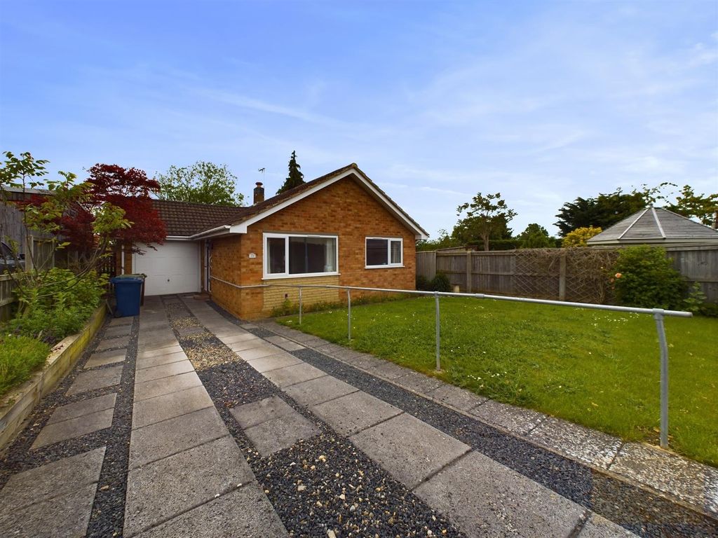2 bed detached bungalow for sale in Far Sandfield, Churchdown