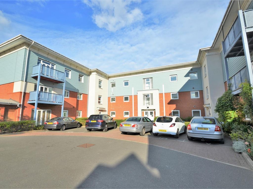 2 bed flat to rent in Little Grebe House, Wraysbury Drive, West Drayton