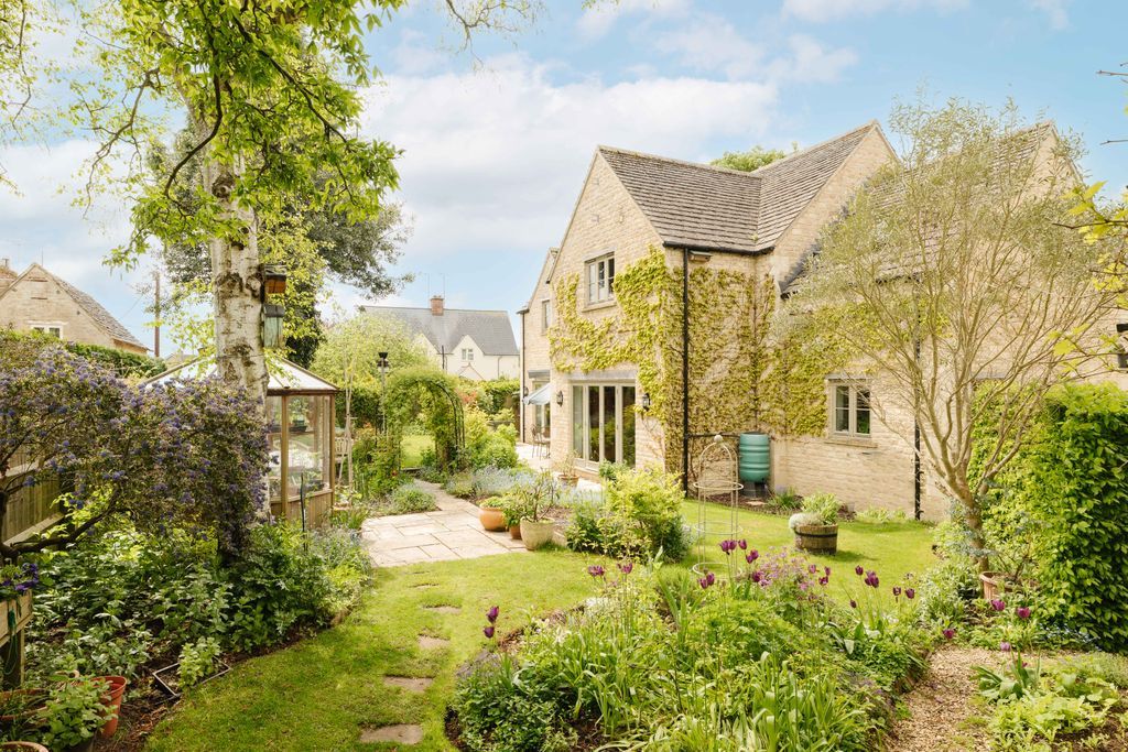 4 bed detached house for sale in High Street, South Cerney, Cirencester