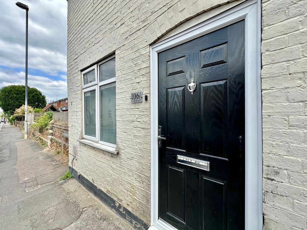 2 bed flat to rent in North Street, Leighton Buzzard LU7, £1,100 pcm