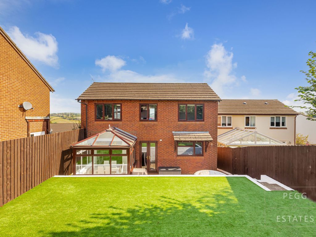 3 bed detached house for sale in Falmouth Close, Torquay TQ2, £325,000