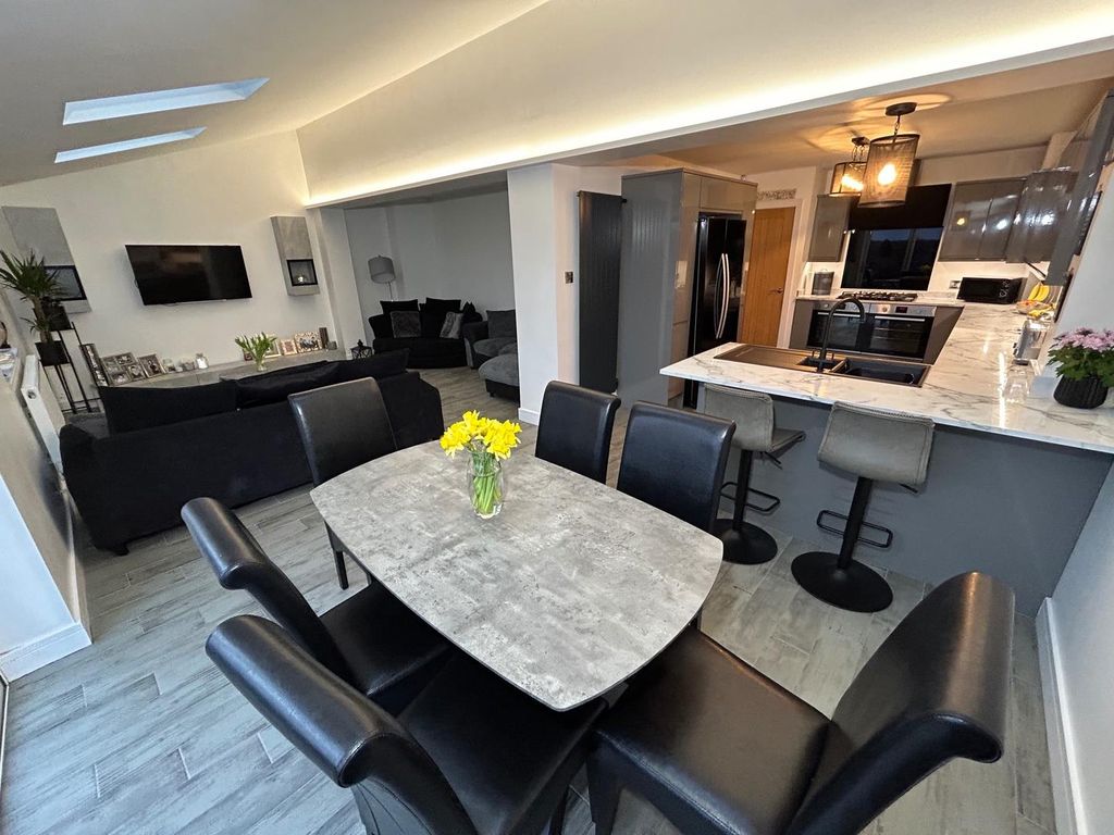 5 bed detached house for sale in St. Helens Drive, Leicester LE4 Zoopla