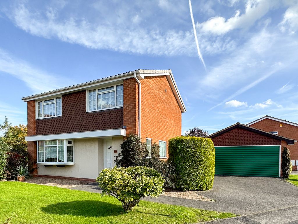 4 bed detached house for sale in Clowbridge Drive, Loughborough LE11, £375,000 Zoopla