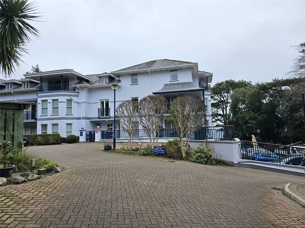 2 bed flat for sale in Higher Warberry Road, Torquay, Devon TQ1, £