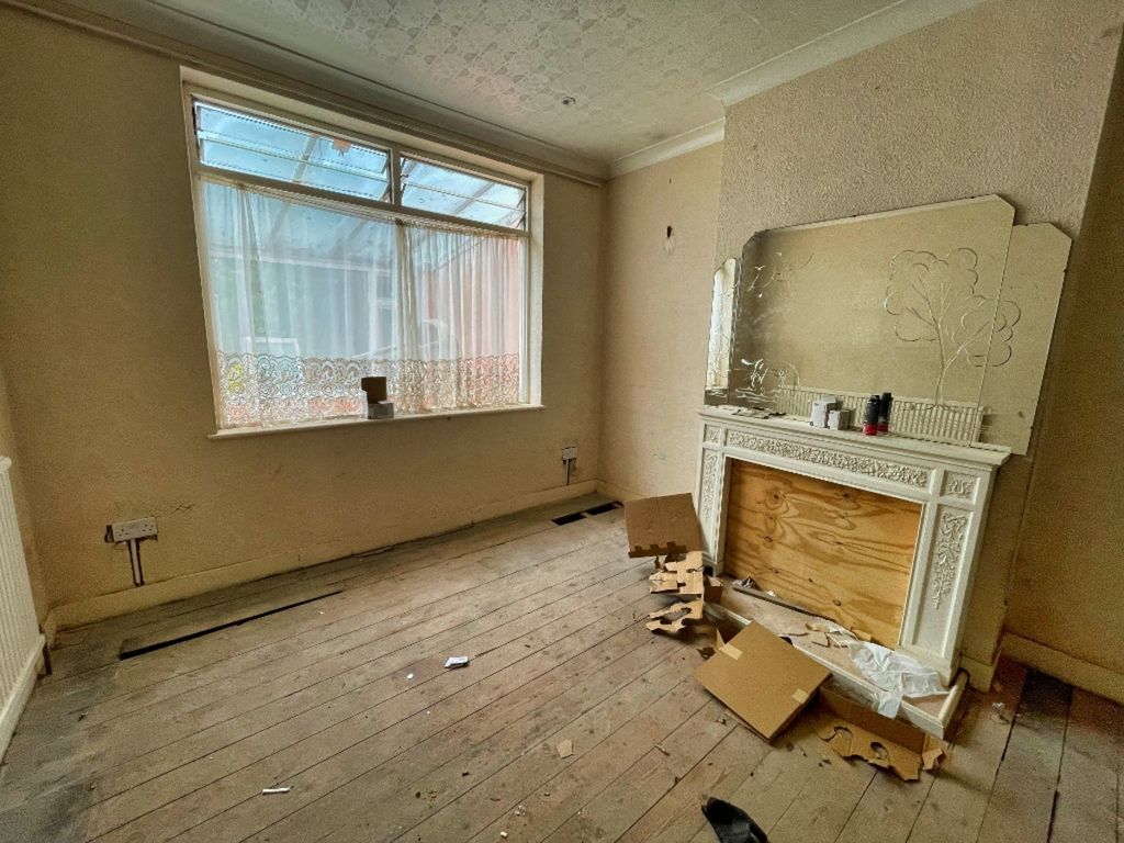 3 bed end terrace house for sale in Collier Row Lane, Romford RM5, £415,000 Zoopla