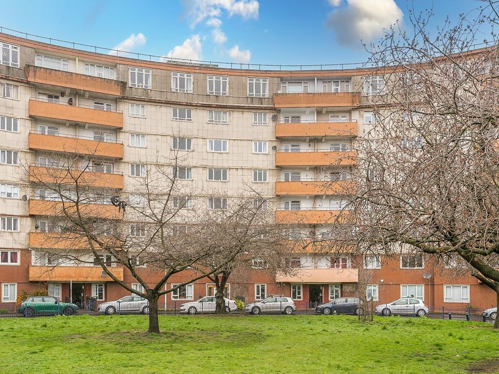 4 bed flat for sale in Westfield Court, Edinburgh EH11, £