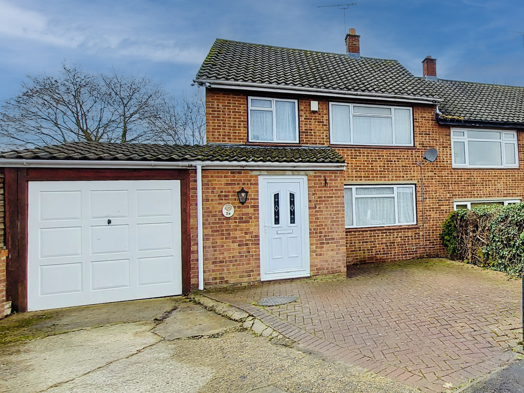 3 bed semidetached house for sale in Hyde Mead, Nazeing, Waltham Abbey