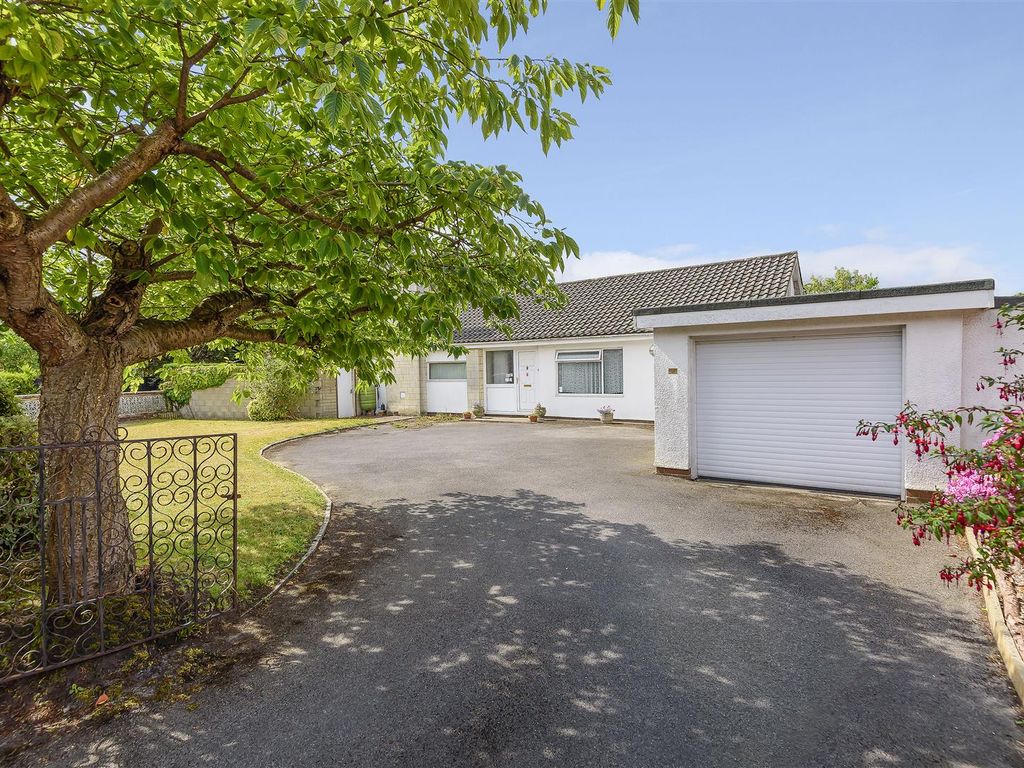 3 bed detached bungalow for sale in Broadleas Road, Devizes SN10 Zoopla
