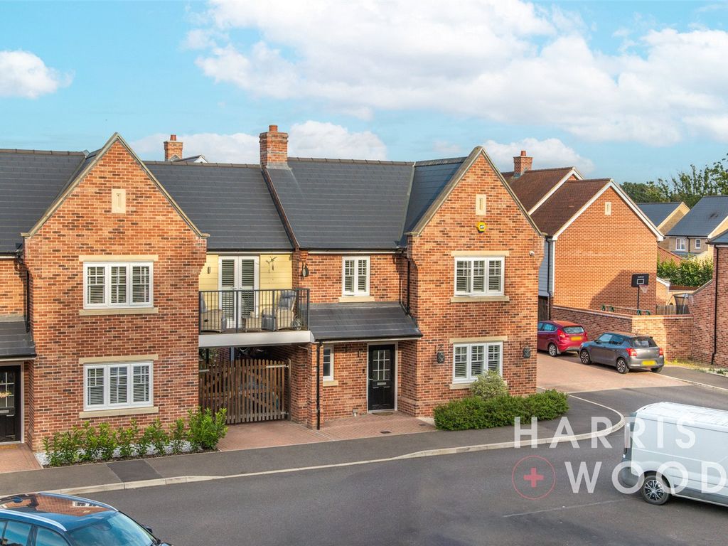 4 bed semidetached house for sale in Woods Way, Rowhedge, Colchester