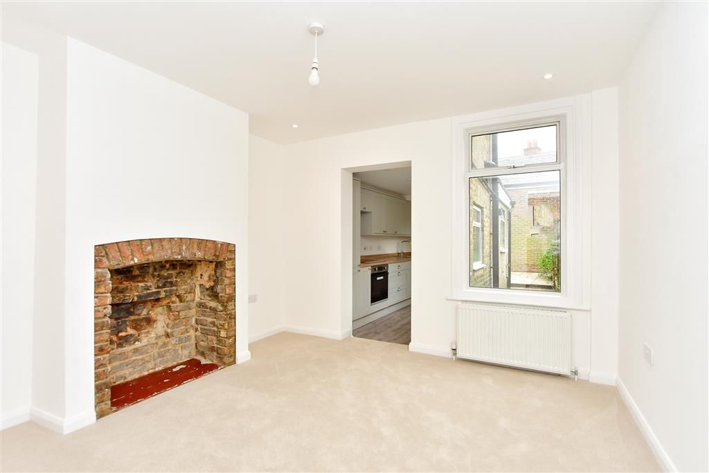 2 bed end terrace house for sale in Vicarage Street, Faversham, Kent