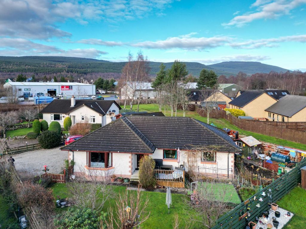 4 bed detached house for sale in Craiggowrie Place, Aviemore PH22, £
