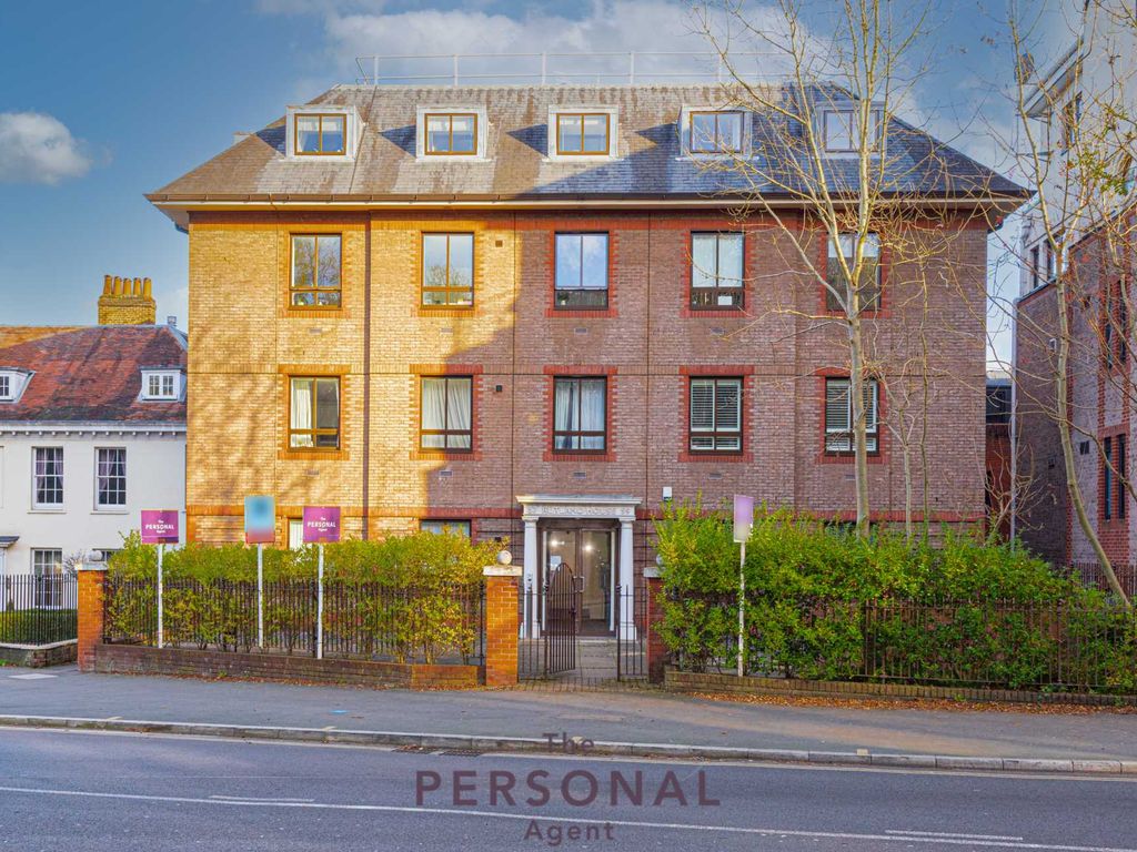 2 bed flat to rent in South Street, Epsom KT18 Zoopla