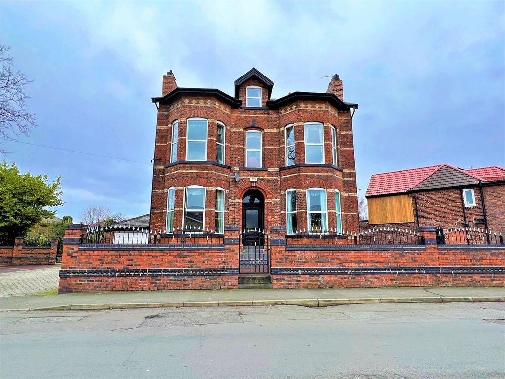 6 bed detached house for sale in Clarendon Crescent, Ellesmere Park M30