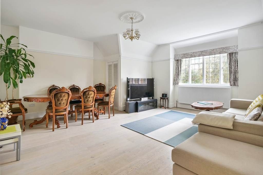 3 bed flat to rent in Denbridge Road, Bickley, Bromley BR1 Zoopla