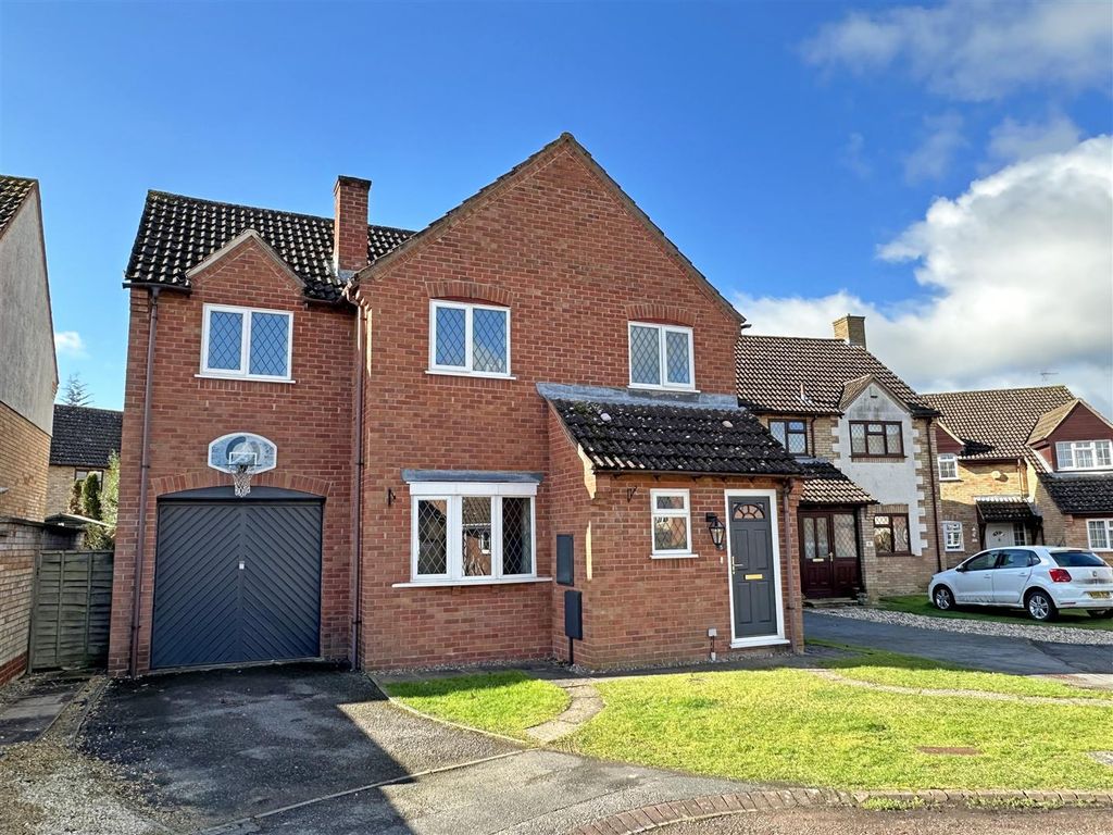 4 bed detached house for sale in Kingfisher Rise, Quedgeley, Gloucester