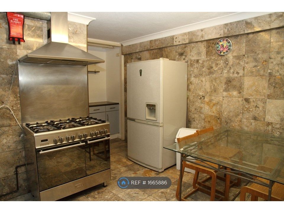 4 bed flat to rent in Eynsford House, London SE17 Zoopla