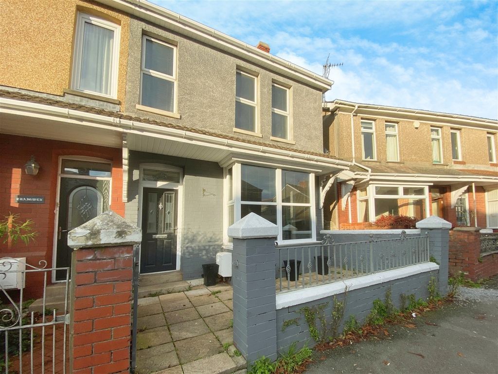 4 bed end terrace house for sale in Fenton Place, Porthcawl CF36, £