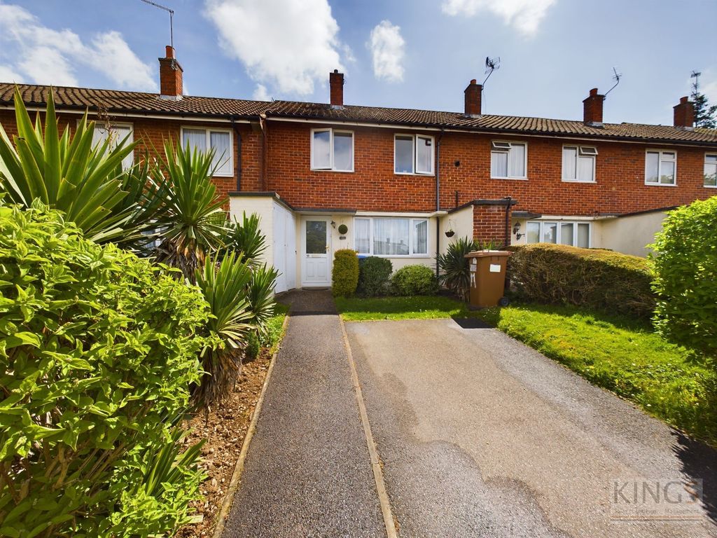 2 bed terraced house for sale in Oak Grove, Hatfield AL10, £325,000