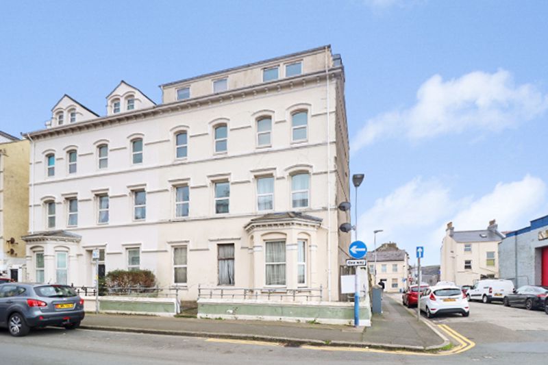 2 bed flat to rent in Demesne Road, Douglas, Isle Of Man IM1, £950 pcm