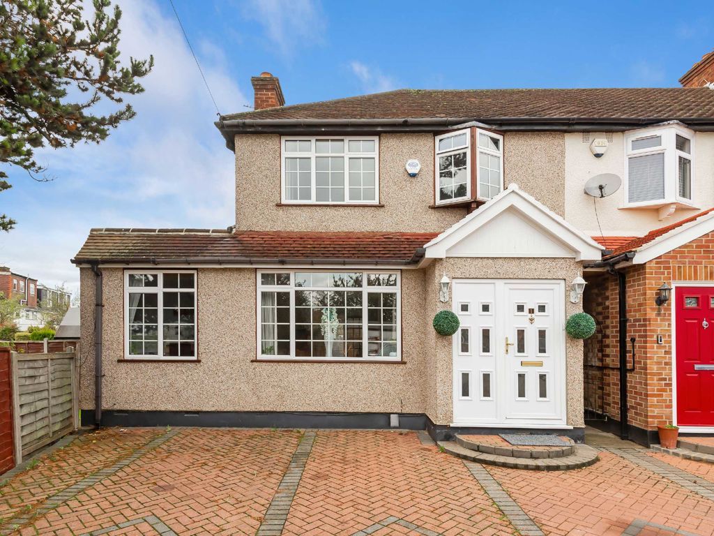 4 bed semidetached house to rent in Addis Close, Enfield EN3, £2,300