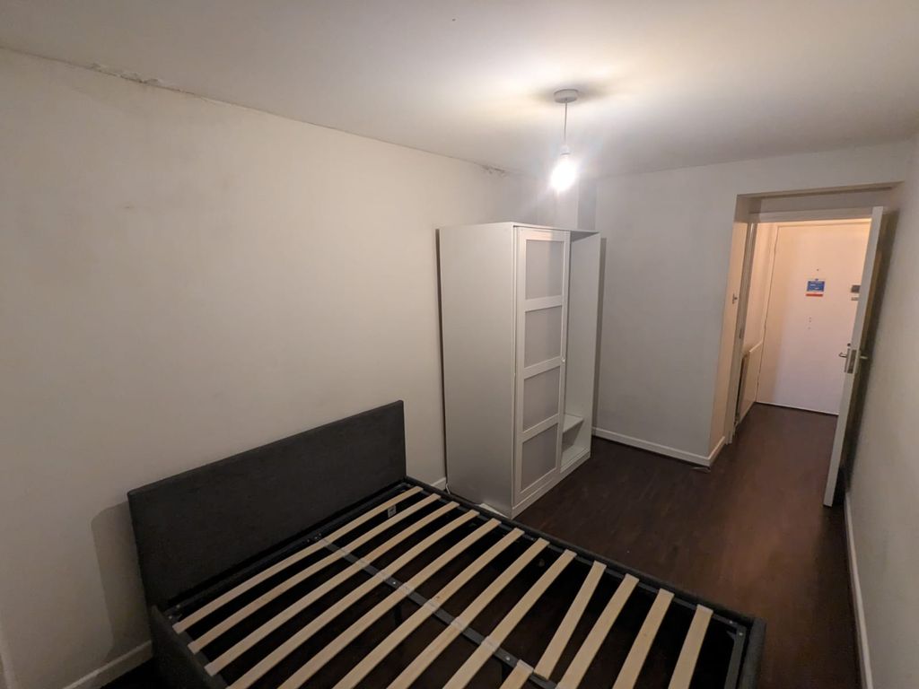 1 bed flat to rent in Portobello Road, London W11, £1,625 pcm Zoopla