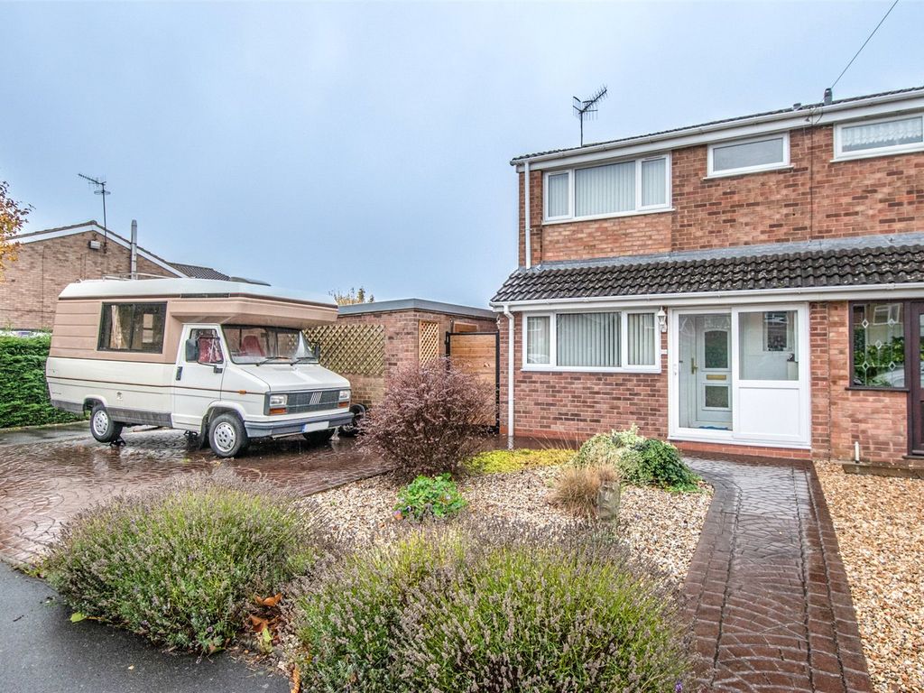 3 bed end terrace house for sale in Shaw Lane, Stoke Prior, Bromsgrove