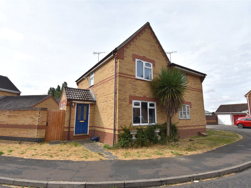 2 bed semidetached house to rent in St. Denis Close, Dovercourt, Essex