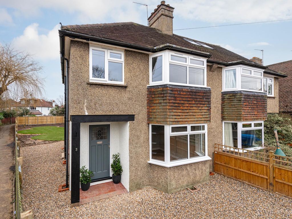 3 bed semidetached house for sale in Hamilton Close, Epsom KT19, £